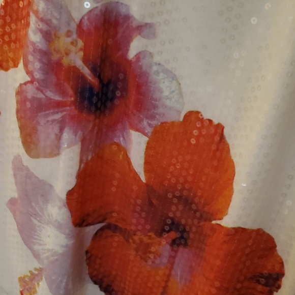 Sequined tank🌺 - Picture 3 of 3